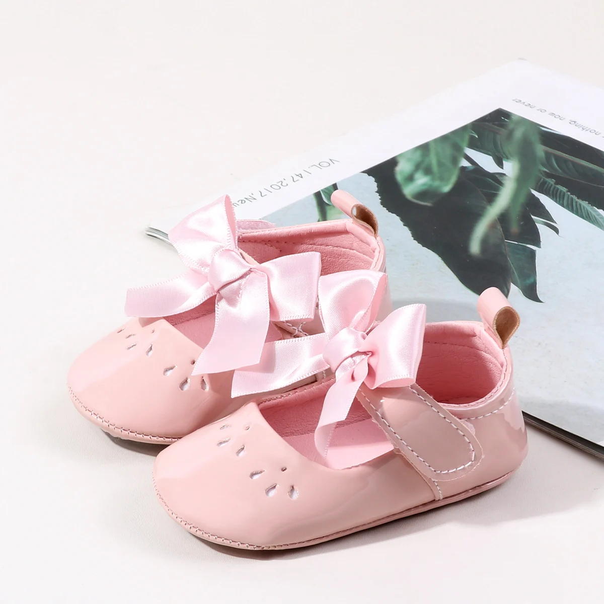 Big Bowknot Design Bling Cloth Material Soft Sole Princess Newborn Infant Bbay Shoes for Girls supplier