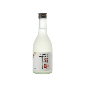 China Plum Sake and Rice Wine Alcoholic Beverages Packaged in Bottle