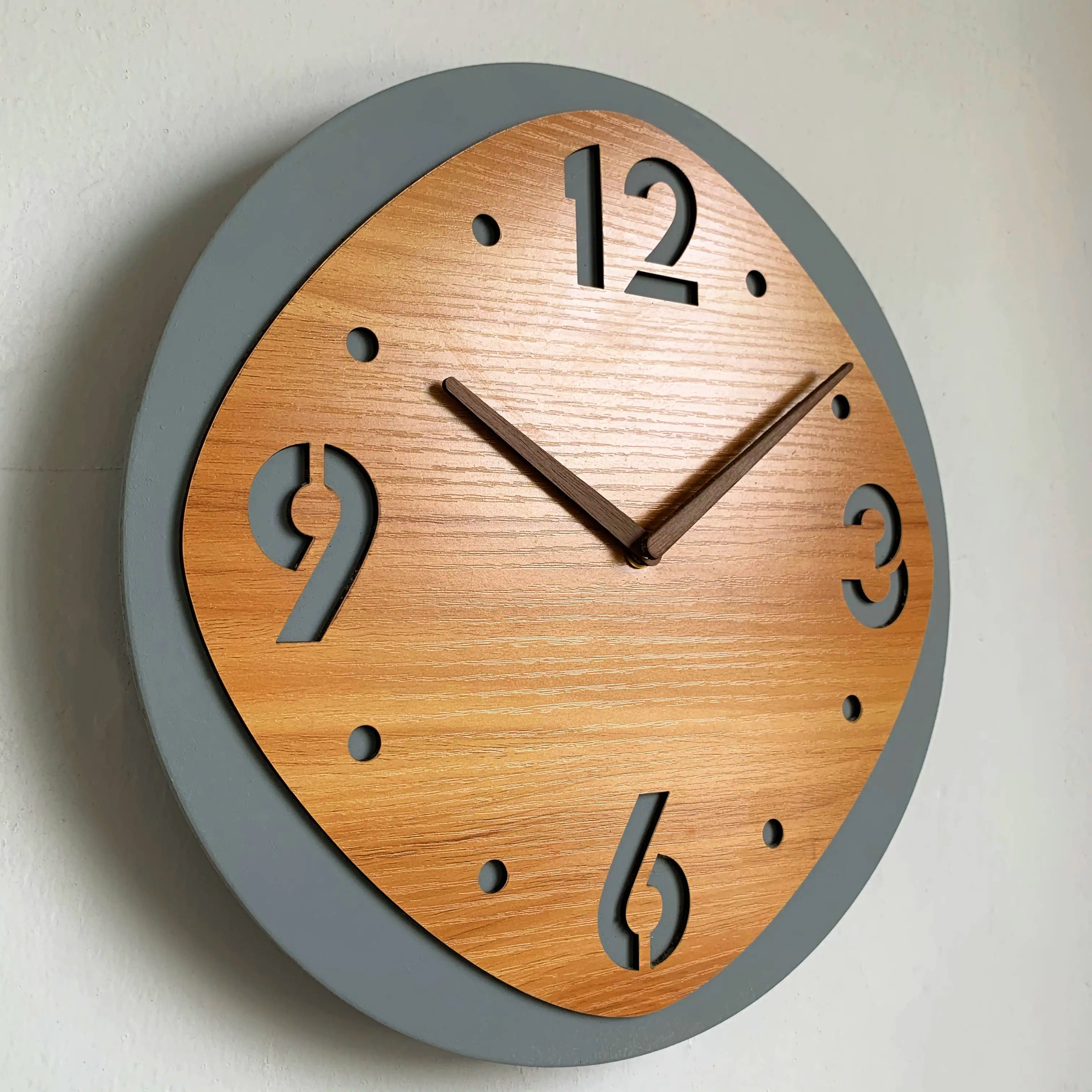 张洲钟优质热卖圆形家用装饰石英木mdf挂钟出售