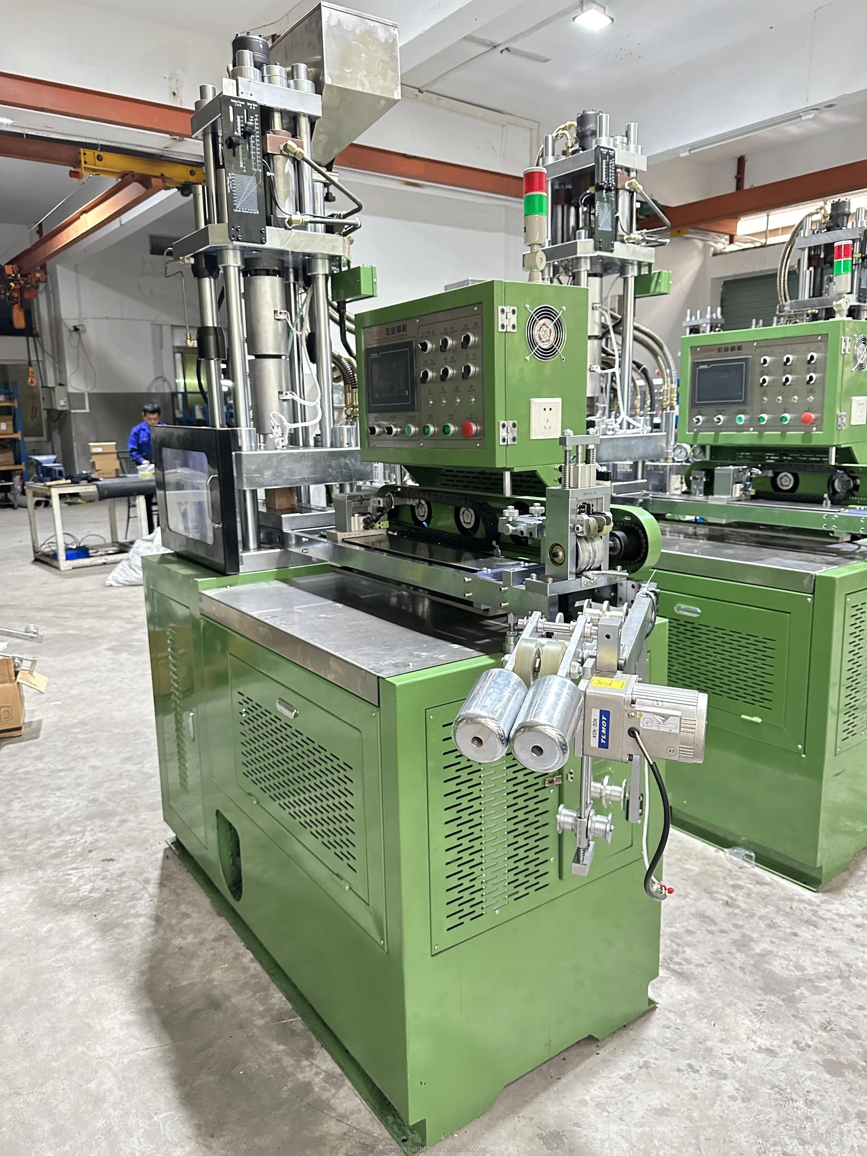 2023 New Type Zyn Automatic Plastic Zipper Teeth Injection Machine