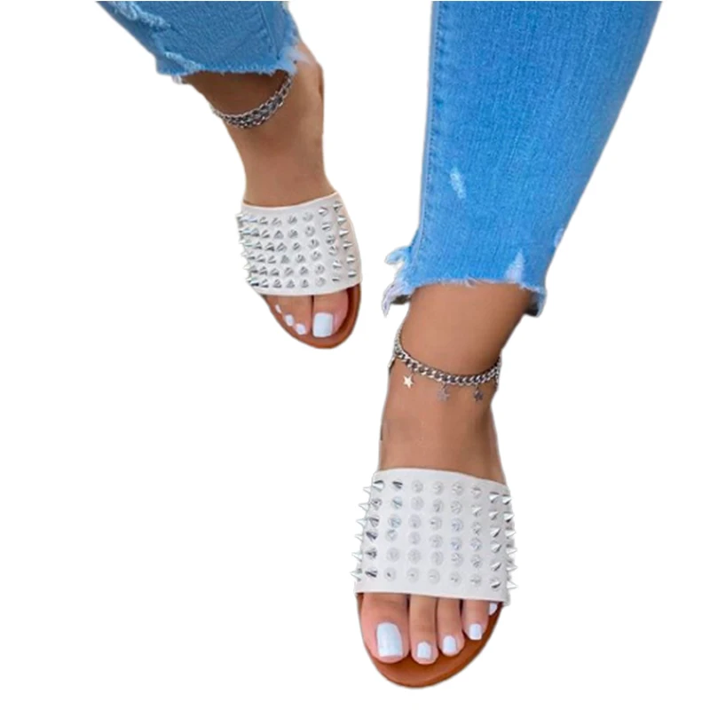 
Женские сандалии-желе с заклепками, уличные модные дорожные сандалии на плоской подошве, 2021 