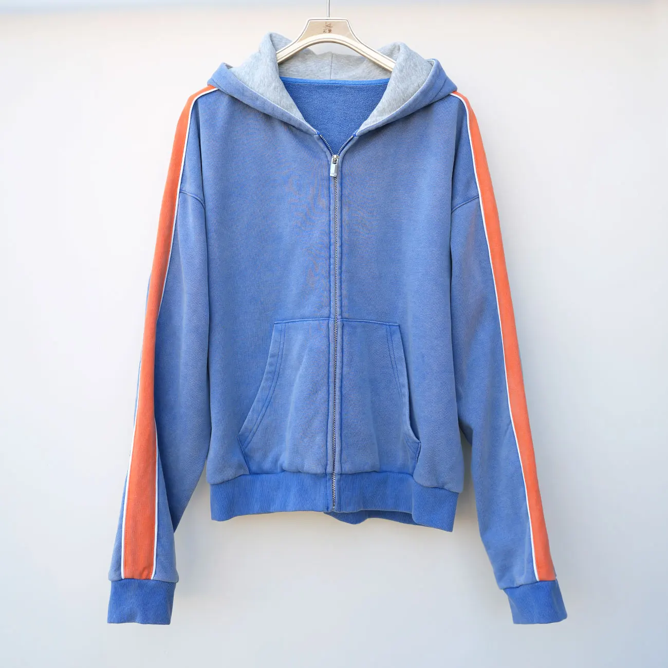 Wholesale 500gsm French Terry Zip up Hoodies with Custom Screen 