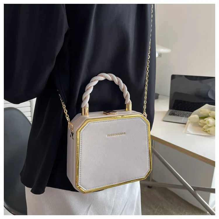 Lady Fashionable Handbag Simple Chain Embellished Mini Square Crossbody Bucket Bag Premium Polyester Lined Casual