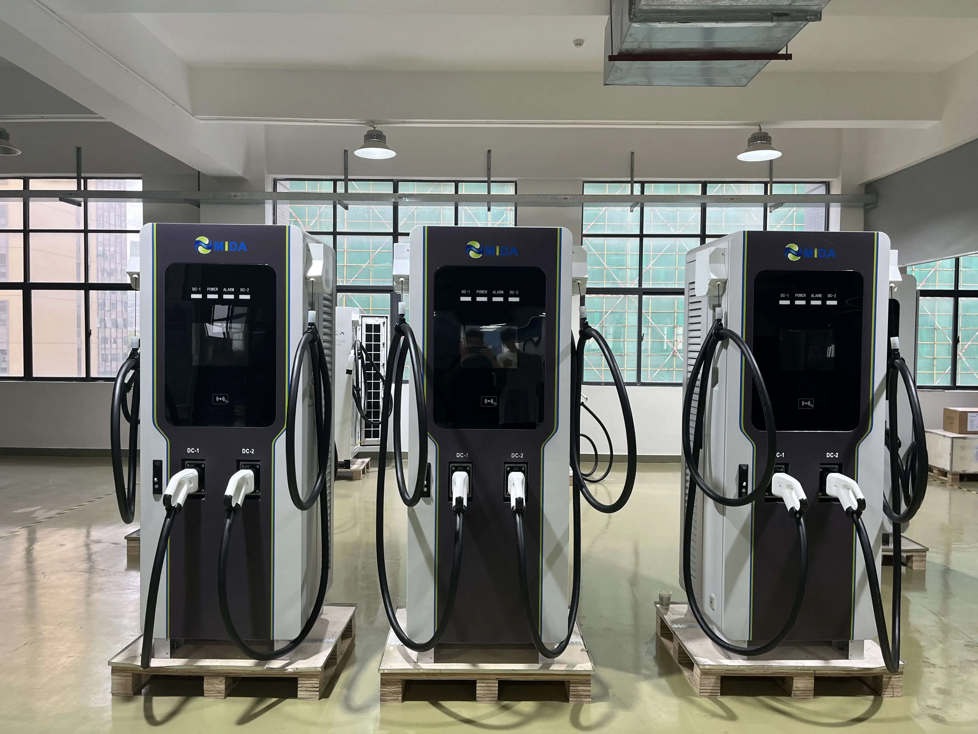 Factory Sale Commercial Ccs Comb2 Chademo Gbt 30kw 60kw 120kw 150kw 180kw 320kw Fast Dc Ev 2557