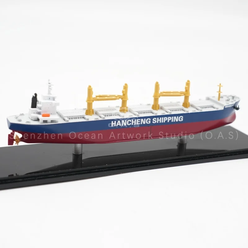 Our bulk cargo ship model is meticulously built with reference to Korean shipyards design standards.It is equipped with realistic marine crane model, delicate side boarding ladder and complete ship registration markings, highly restoring real ship details.Crafted with premium materials and fine workmanship, it is ideal for exhibitions, corporate gifts, office ornaments and maritime teaching.We support customized colors, logos and scales, providing reliable bulk production for shipping companies and marine enthusiasts worldwide.Amber@vesselmodel.com Tel: +86 18038048785