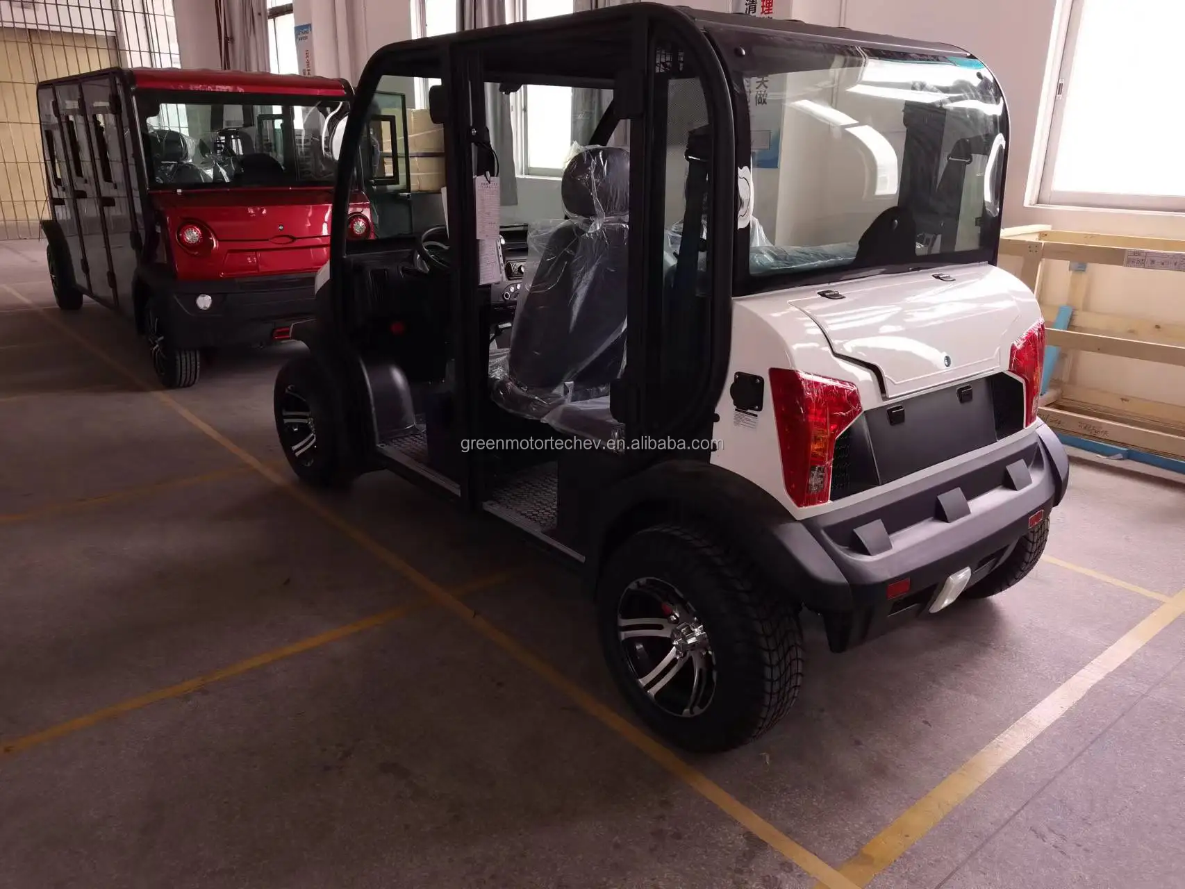 2 Seater Small Enclosed Golf Carts Single Seat Electric Golf Cart Under