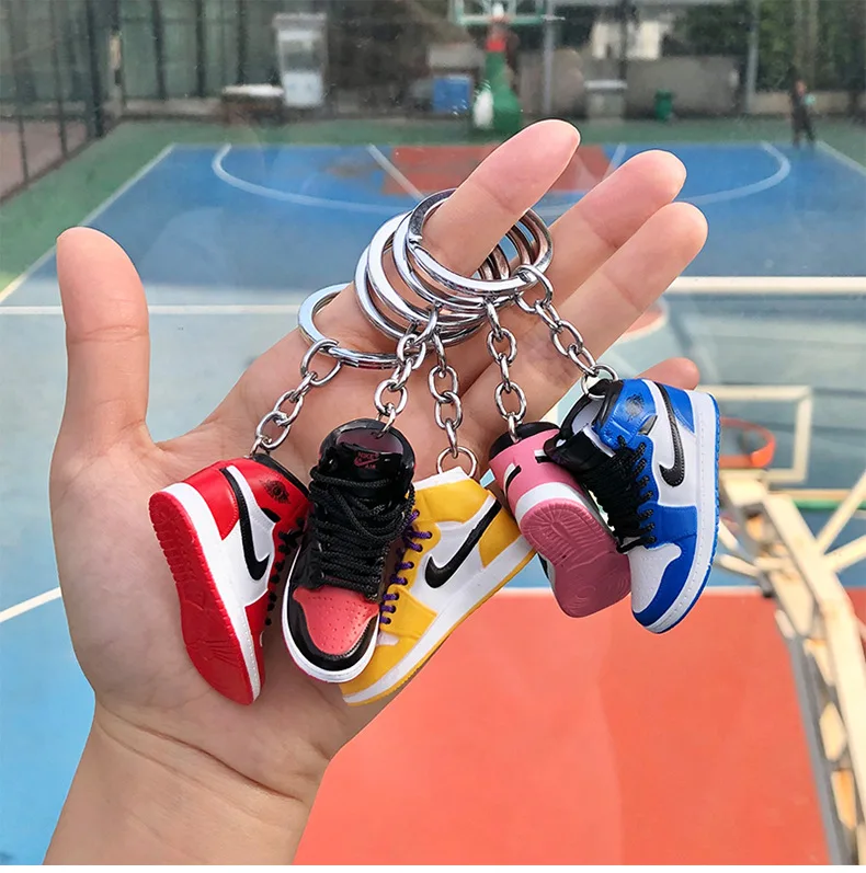 Llavero De Pvc Para Zapatillas De Baloncesto Jordan 1,Minizapatilla 3d Con  Forma De Zapato Personalizada - Buy Zapato Cadenas,De Jordan Zapatos  Cadenas,Mini Zapatillas Nike Caja De Zapatos De Clave De La Cadena