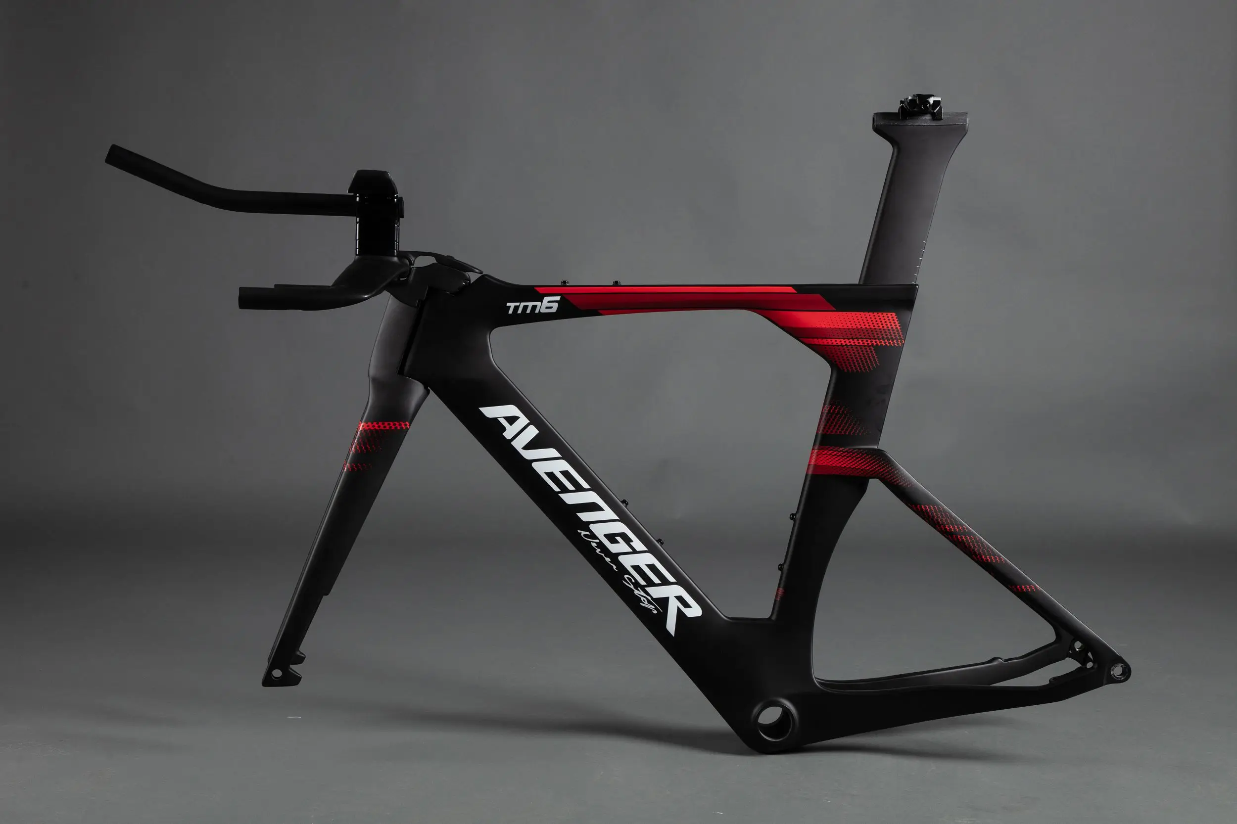 人気新品 TT ディスクブレーキ・EPS バイク AVENGER 手ぶら 自転車本体