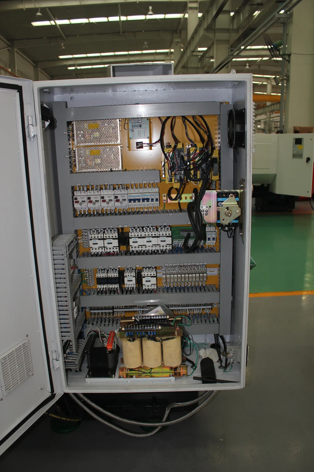 CKA6136 High-Automatic CNC Lathe Machine Horizontal Design with CE Certification Torno CNC Drehmaschine Tornos-Para-Metal