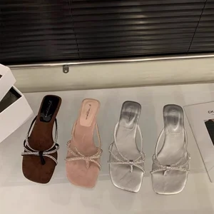 QuiteS 2026 Women's Beautiful Fairy Low-Heeled Beach New Style French Flip-Flops Summer Fashion Casual Shoes for Outdoor Use