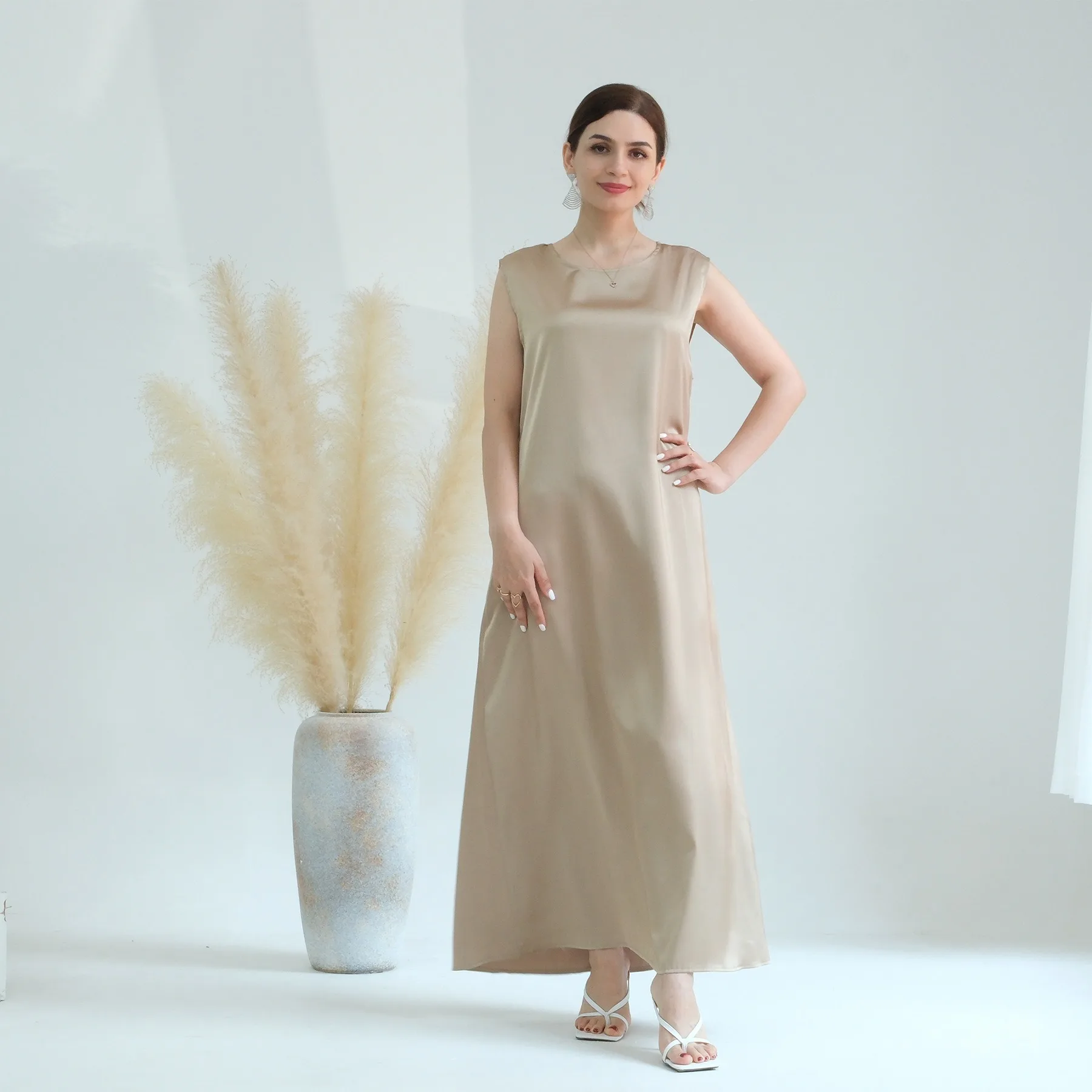 Sleeveless Inner Slip Dress – Smooth Abaya Layering Essential