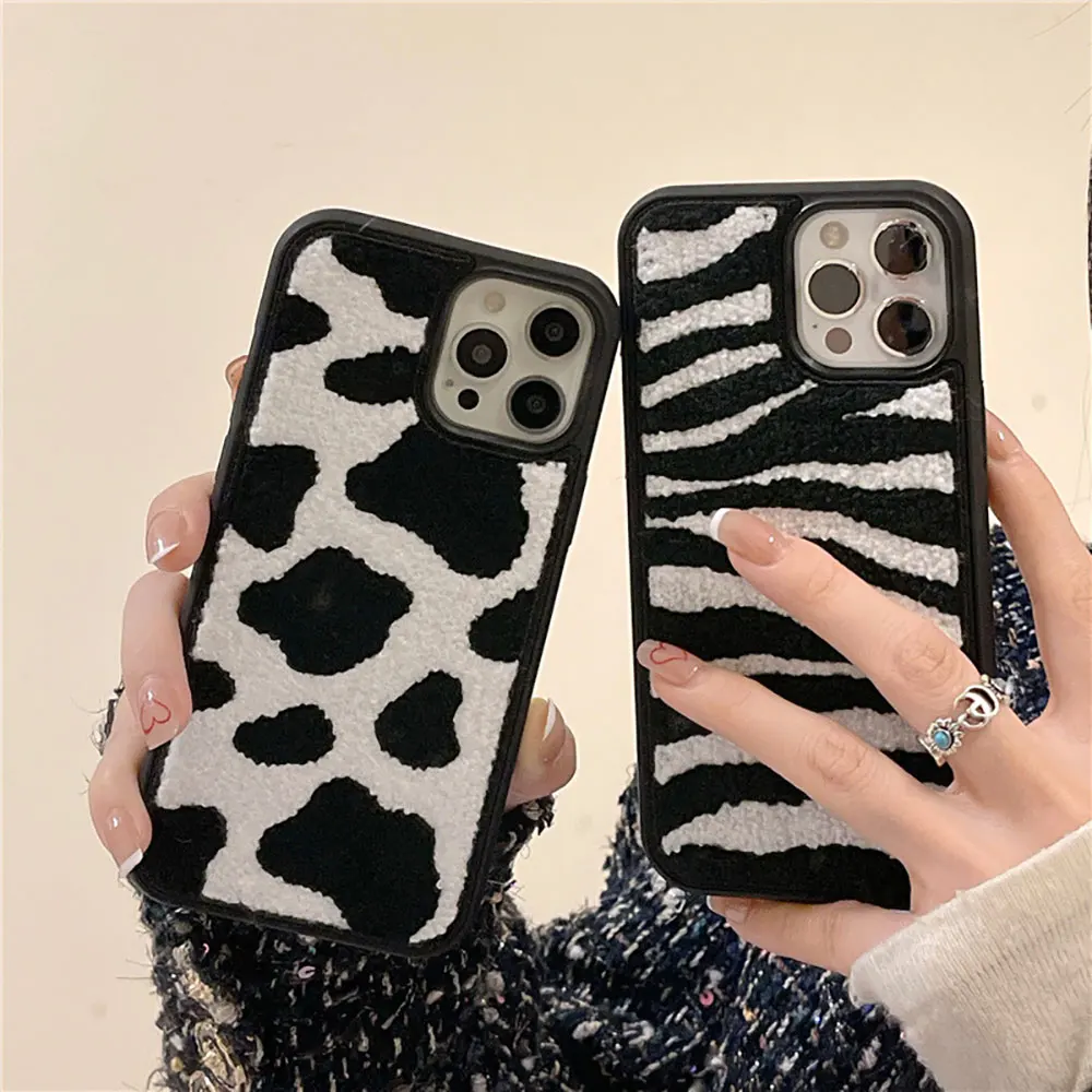 Laudtec Sjk915 Black White Plush Phone Case Spot Stripe Ins Style Cover Skin Friendly Shell For Iphone 16 15 14 13 Plus Pro Max