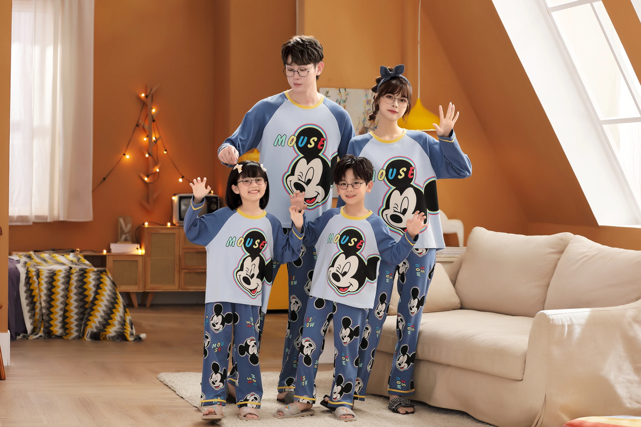 Ropa Ropa unisex para niños Pijamas y batas Pijamas Chip 'N' Dale Santa Hat Stylist Unisex Cartoon Outfits For Kids & Adults Disney Inspired Christmas Holiday Family Matching Pajamas 