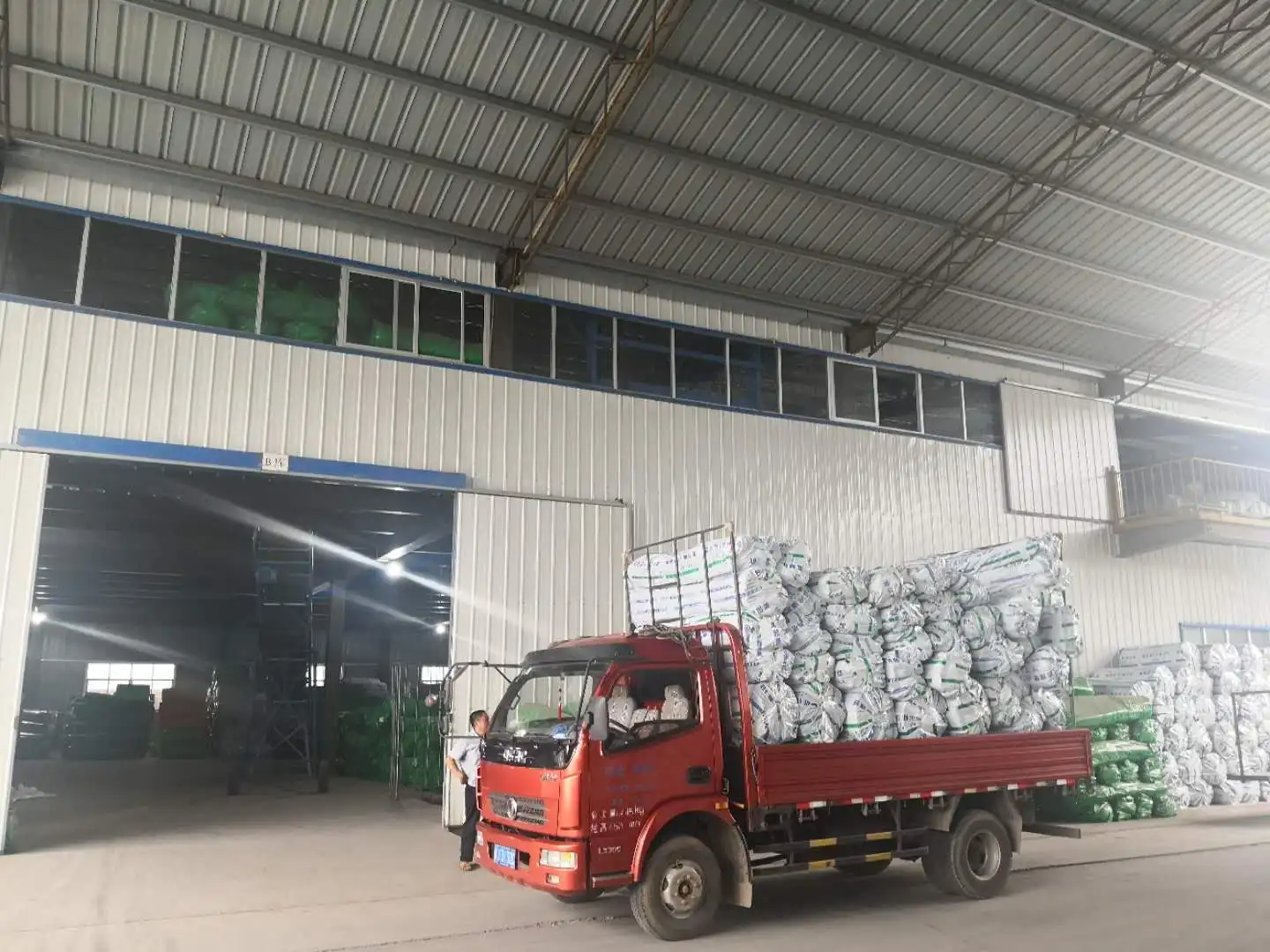 Black Aluminum Foil Foam Rubber Insulation Pipe For Chilled Water Pipe