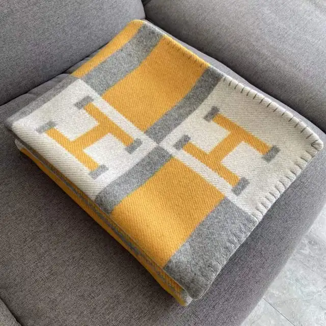 Hot selling H letter blanket simple modern artificial cashmere wool knitting blankets furniture decorative blankets