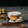 A- 1 tasse, 1 plat, 1 cuillère