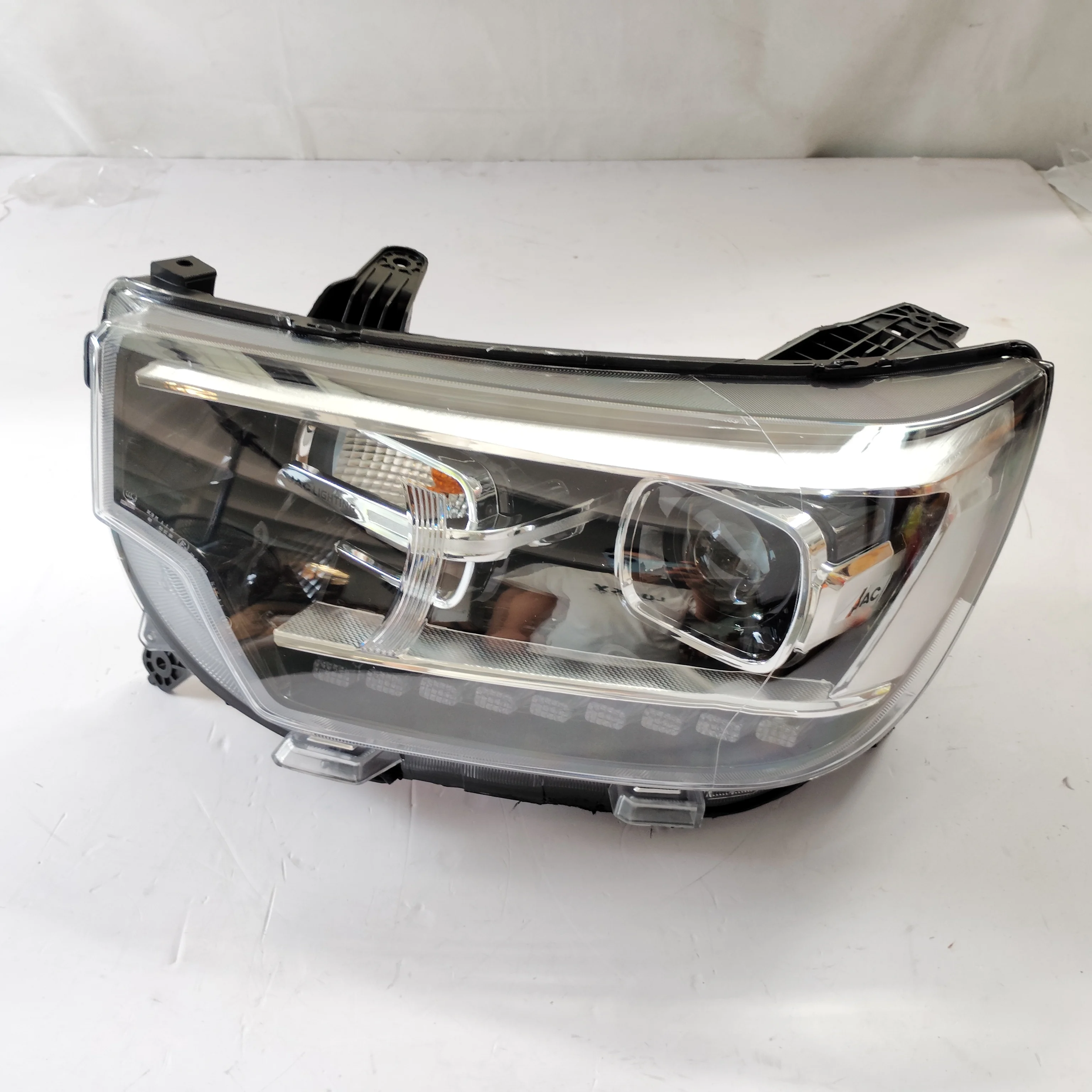 Front Headlight Auto Headlamp for JAC T8 4121100P306D 4121200P306D