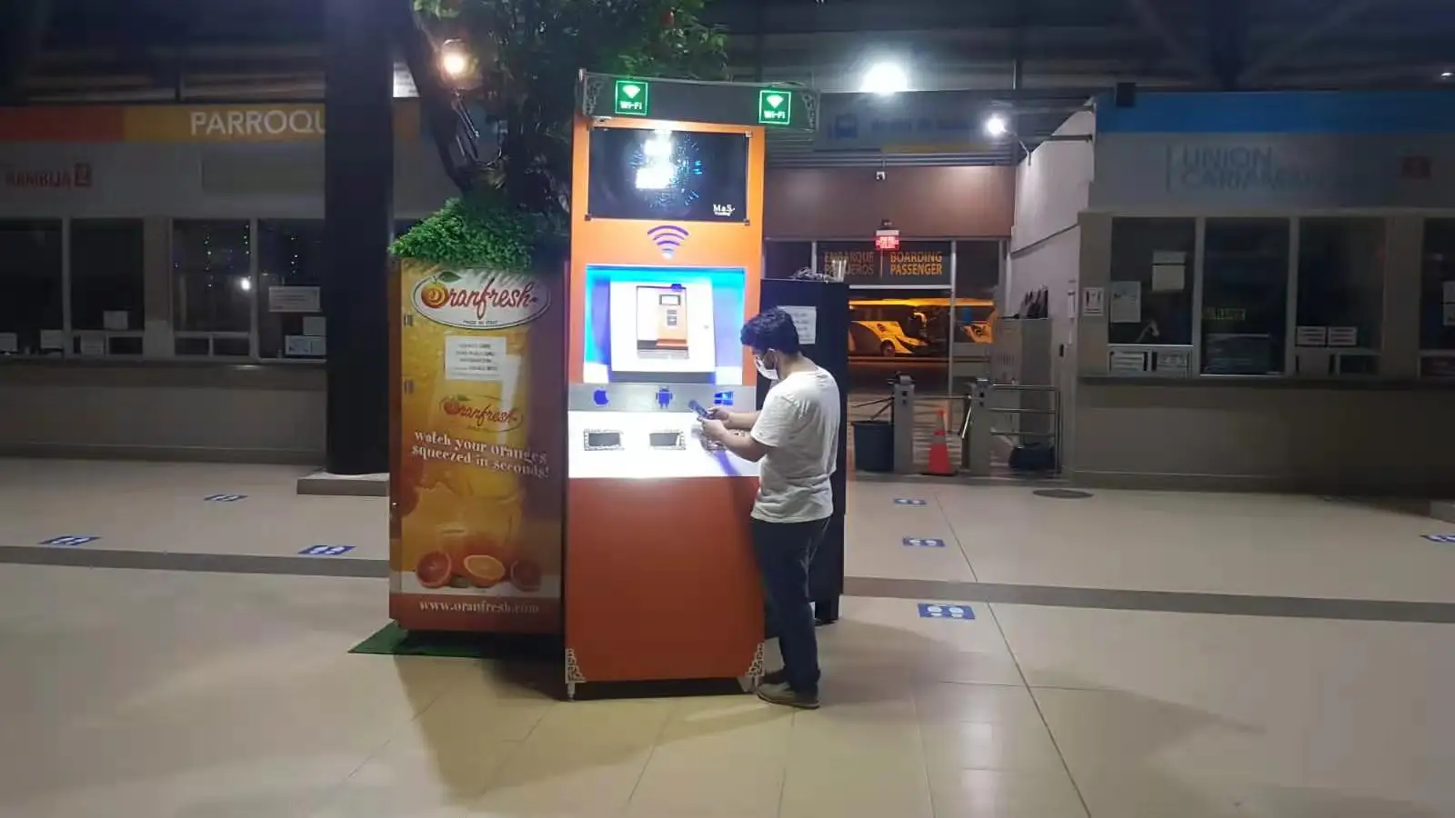 2023 Innovative Kiosk Concepts with High Profit for Charging WiFi Vending Machine