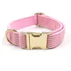 Collar para perro de pana rosa.