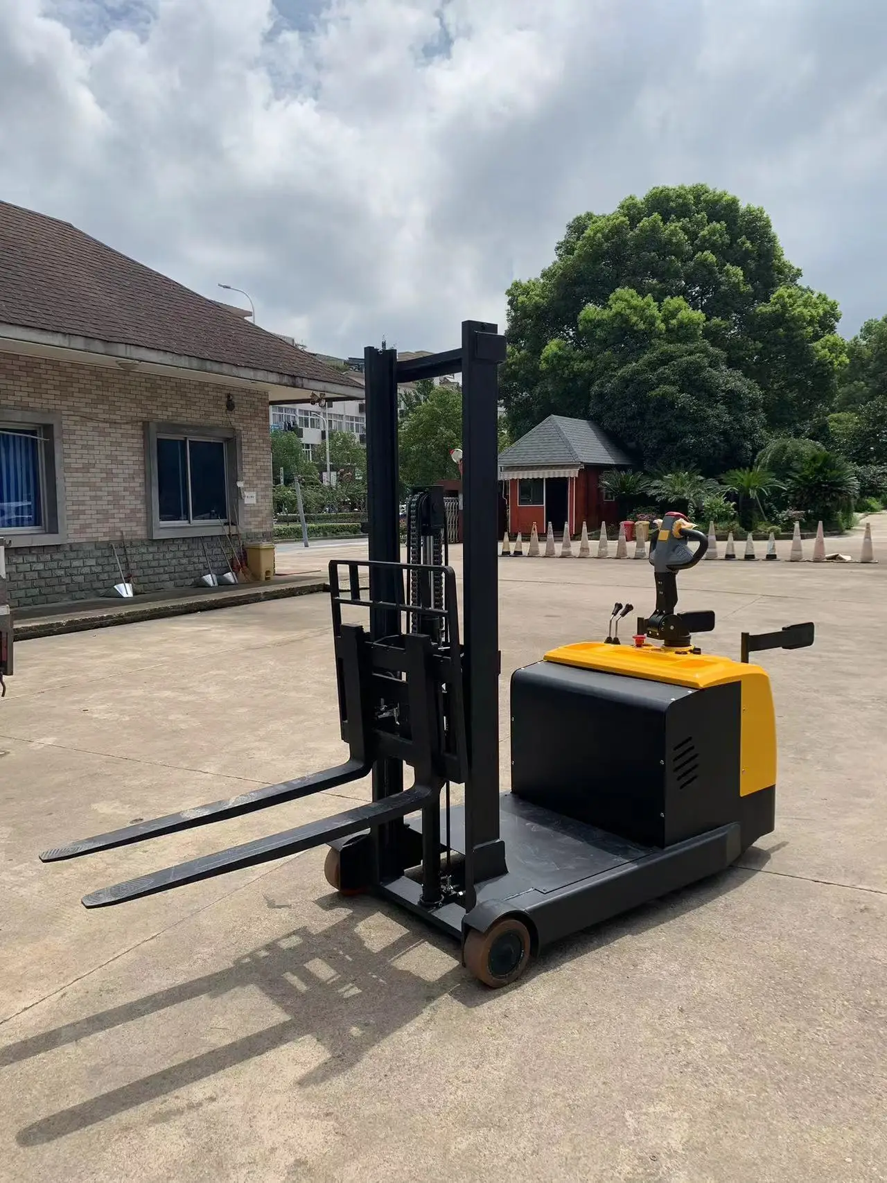 2025 Cheap Stacker 1t 2t 3t Electric Pallet Lift Stacker Forklift Counter Balance Legless Stacker for Sale
