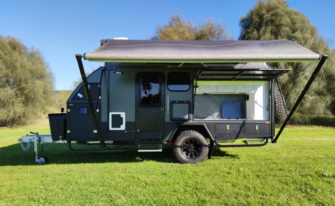 Holiday Travel Tralier Black Slide Out 15ft Travel Trailer 4 Berth Pop ...