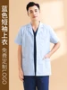 Camisa azul de manga corta para hombre.