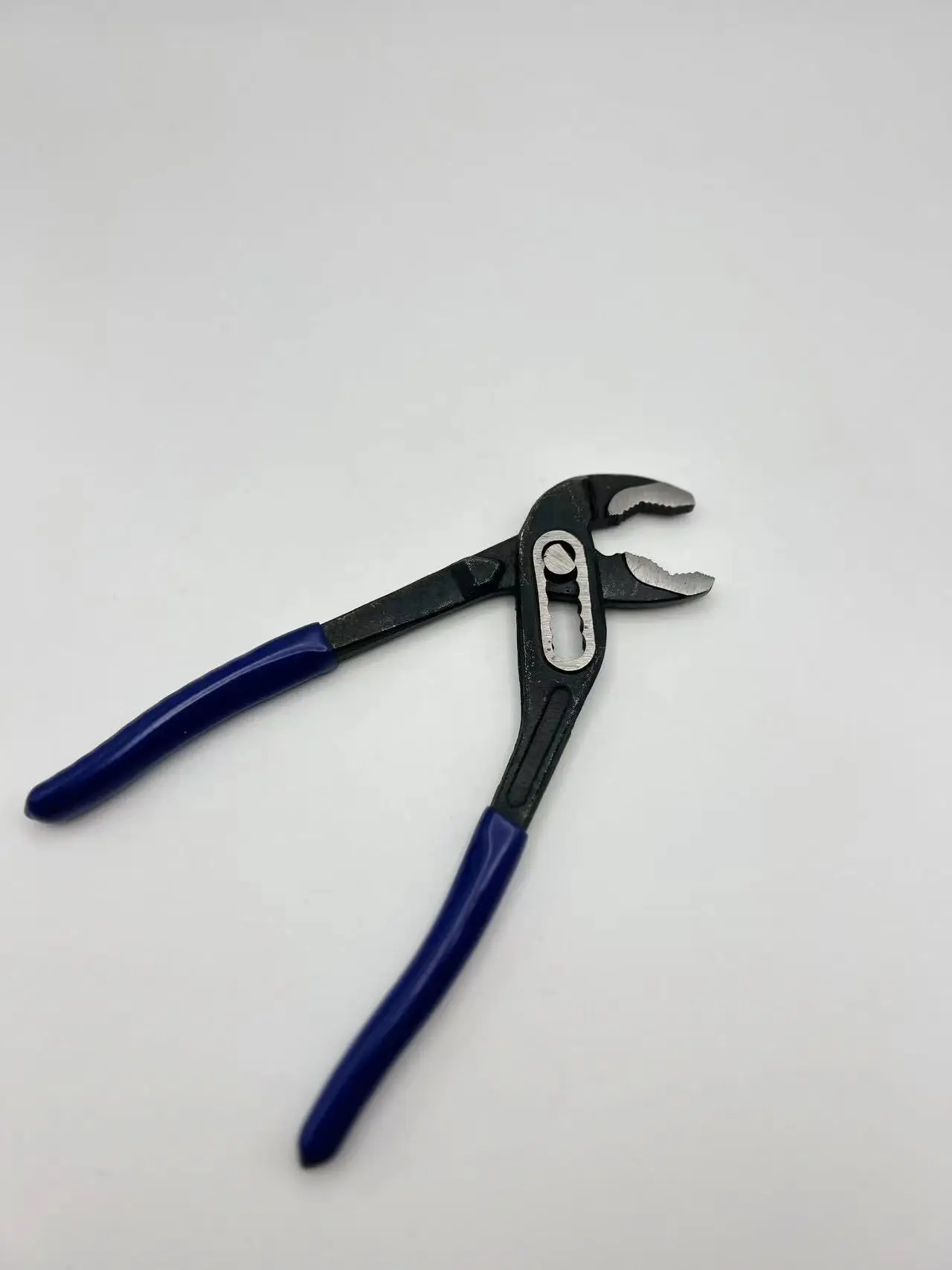 Carbon Steel Water Pump Plier with Dipping Handle Multi-Functional and Metric Measurement System for Multi-Purpose Use