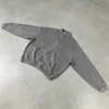 Gris oscuro