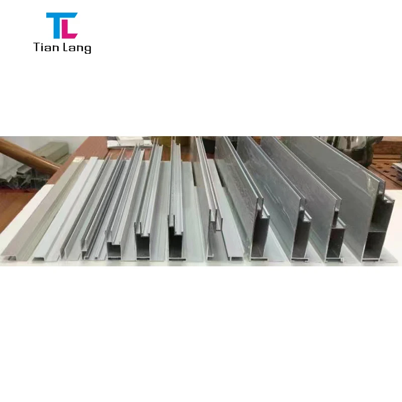 UV spausdinimas ištemptam tekstiliniui plakatui su tensyvumo audinio ryškiosios raudonos rėmeliu reklamos naudojimui