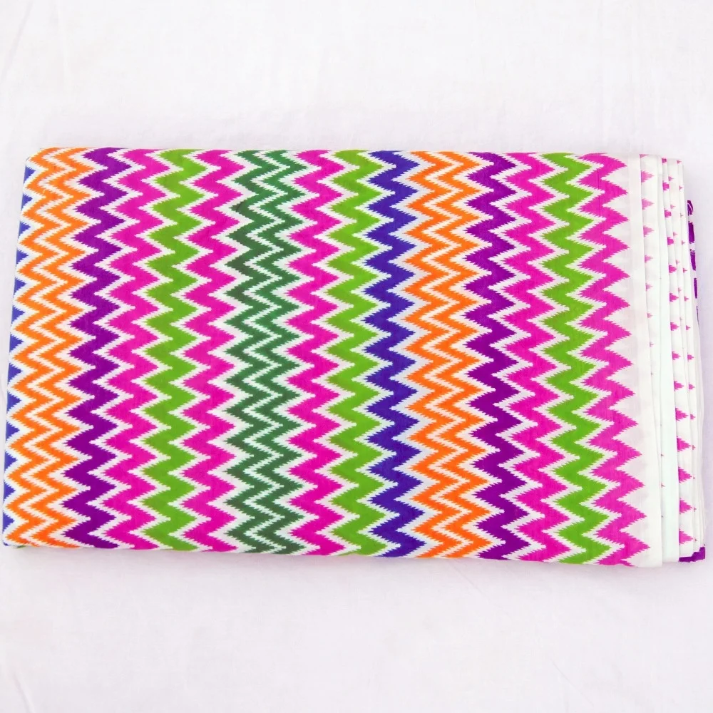 Высококачественная ткань с зигзагообразным принтом