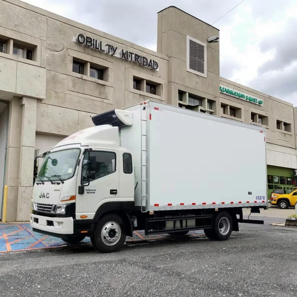 Para JAC 5 toneladas Combustível Diesel Freezer Móvel Caminhão Refrigerado Condição Nova Transmissão Manual para Armazenamento e Transporte de Combustível