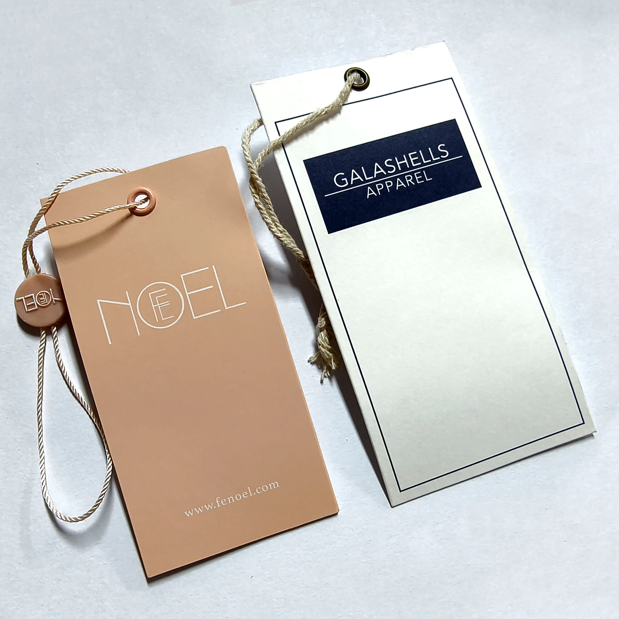 WD-Wholesale Designer Custom Fashion Logo Free Sample Perforated Hang Tag  and Labels Women Dresses Clothes Hang Tags Black Gold