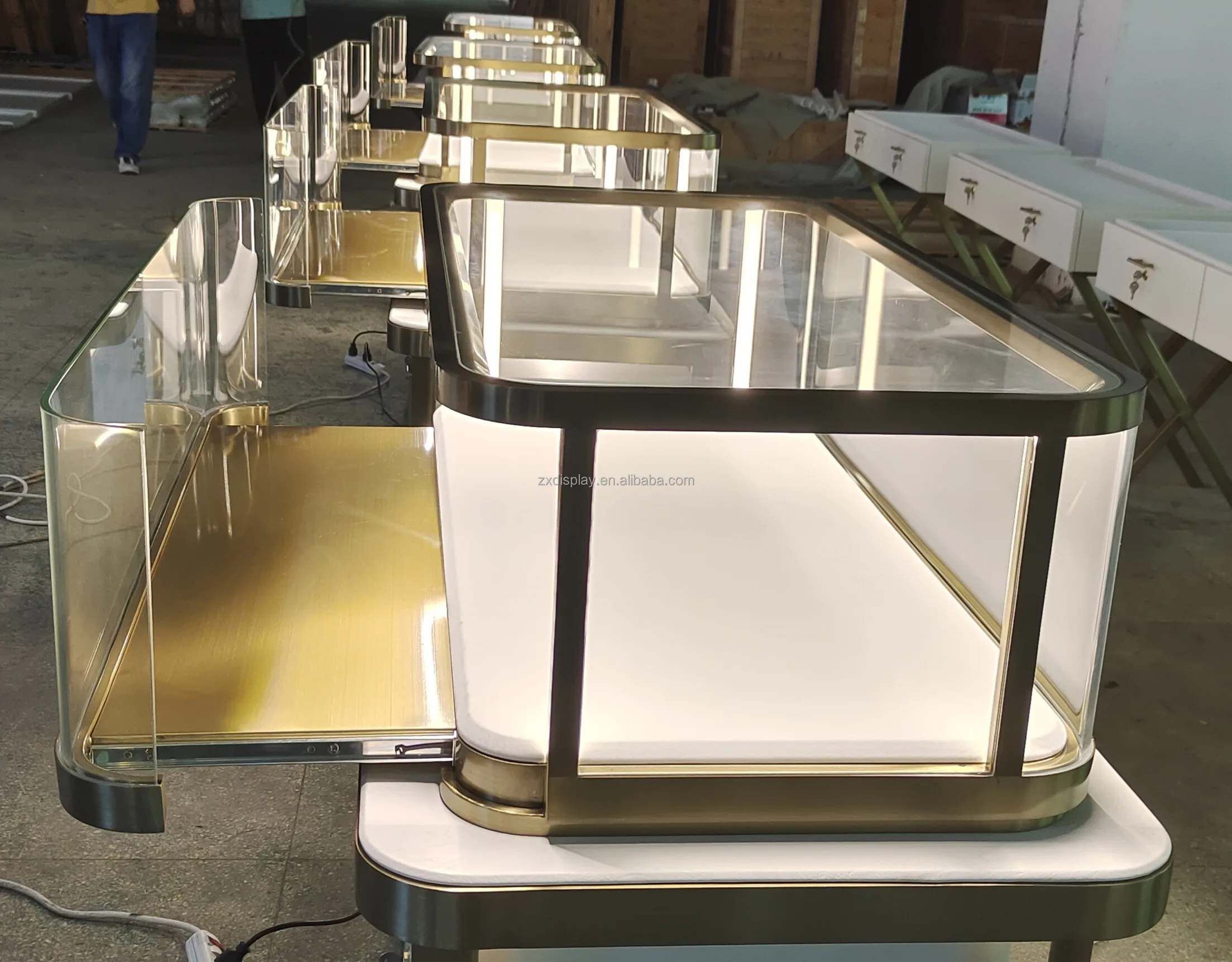 Popular Jewellery Glass Display Stainless Steel Watches Jewelry