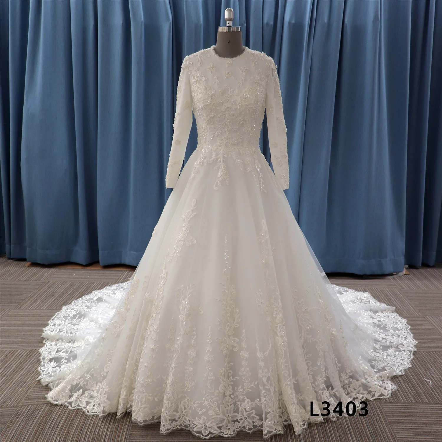 Vintage Lace Sweetheart Muslim Long Sleeve High Neck Full Cover up Wedding Dress Bridal Gown for Women With Chapel Train Vintage Lace Sweetheart Muslim Long Sleeve High Neck Full Cover up Wedding Dress Bridal Gown for Women With Chapel Train