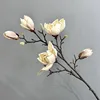 Magnolia a 5 teste con bordo arricciato bianco autunnale