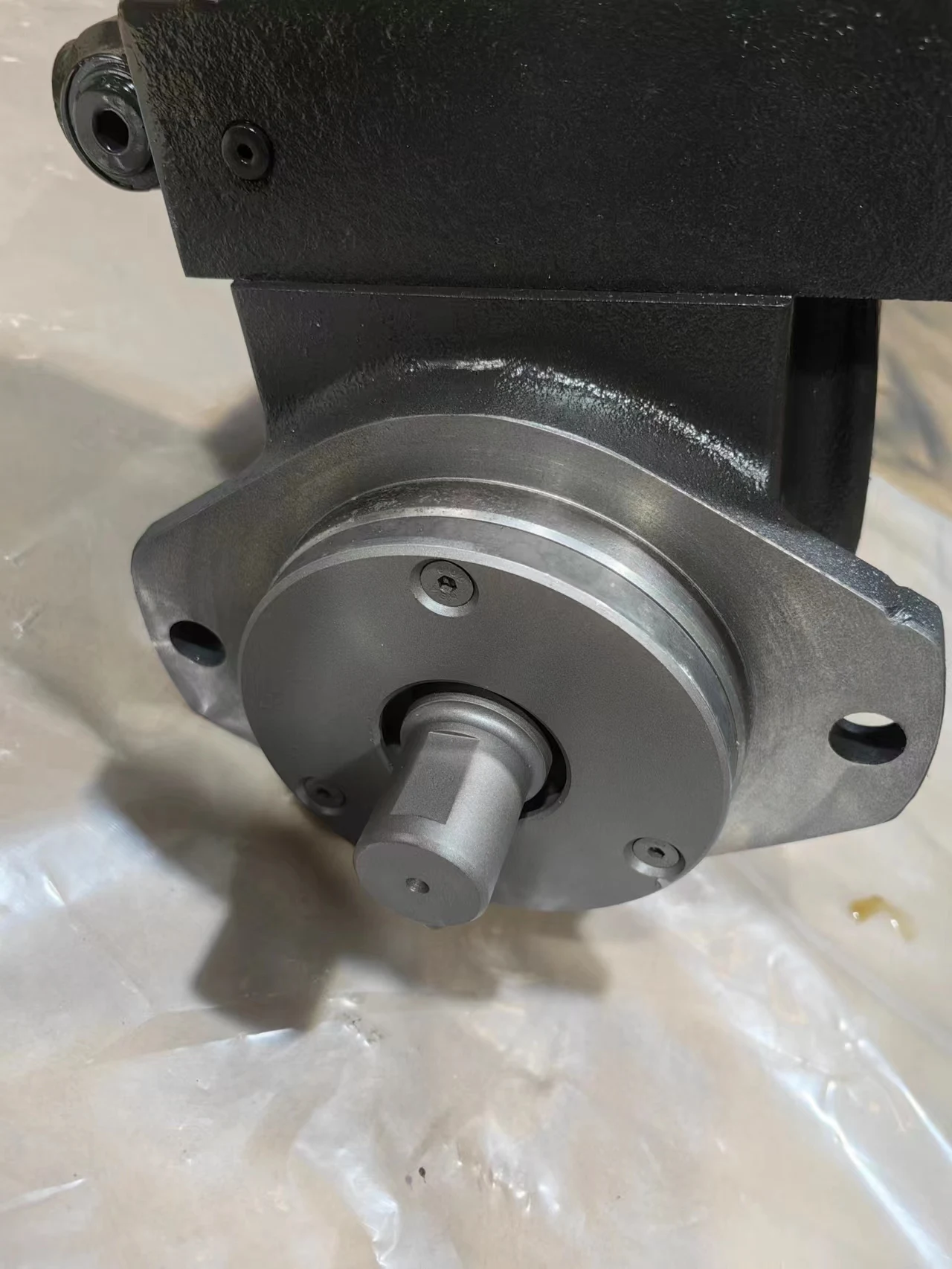 Hot Sell at Piston Oil Pump AT428960 AT180926 AT197383 AT302661 AT353936 High Pressure Variable Hydraulic Piston Pump