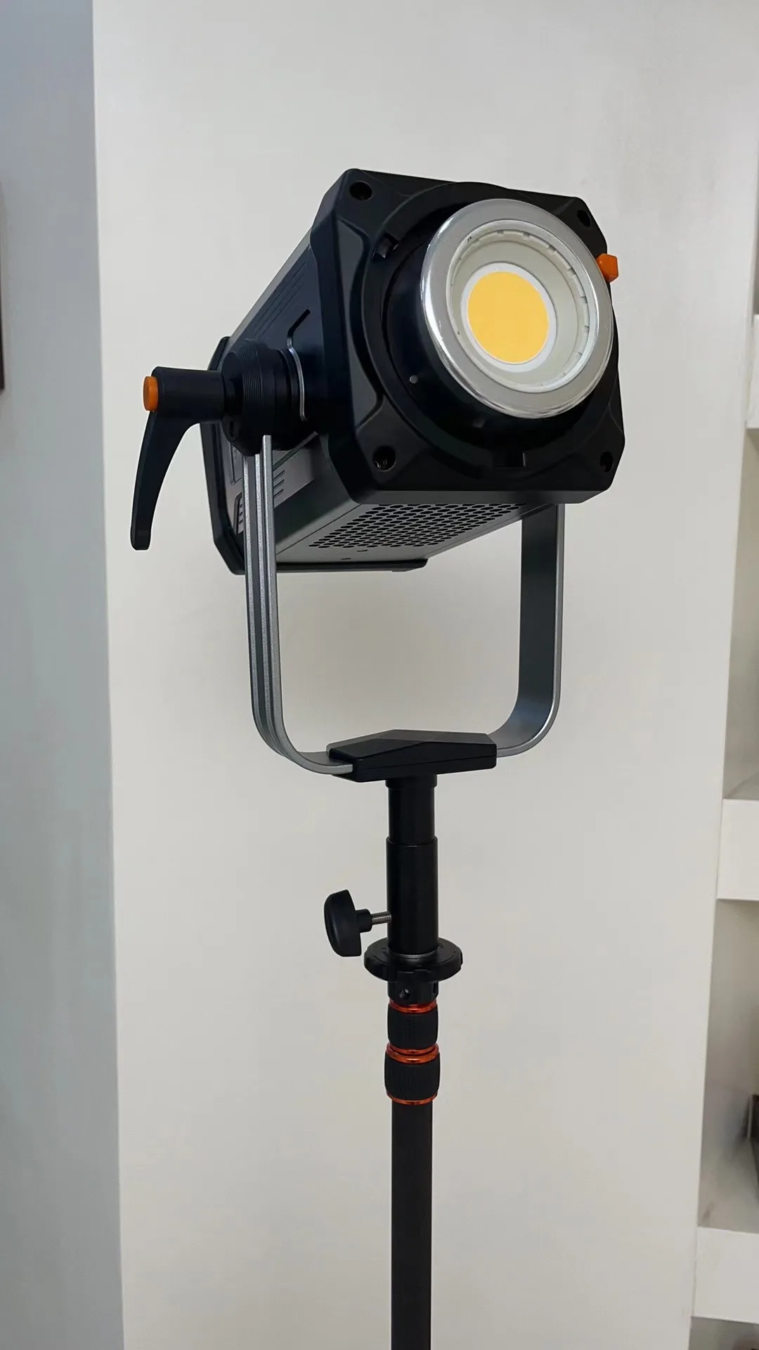 Triopo EK-200 BI 5600K Aurora COB LED Video Light - CRI 95+
