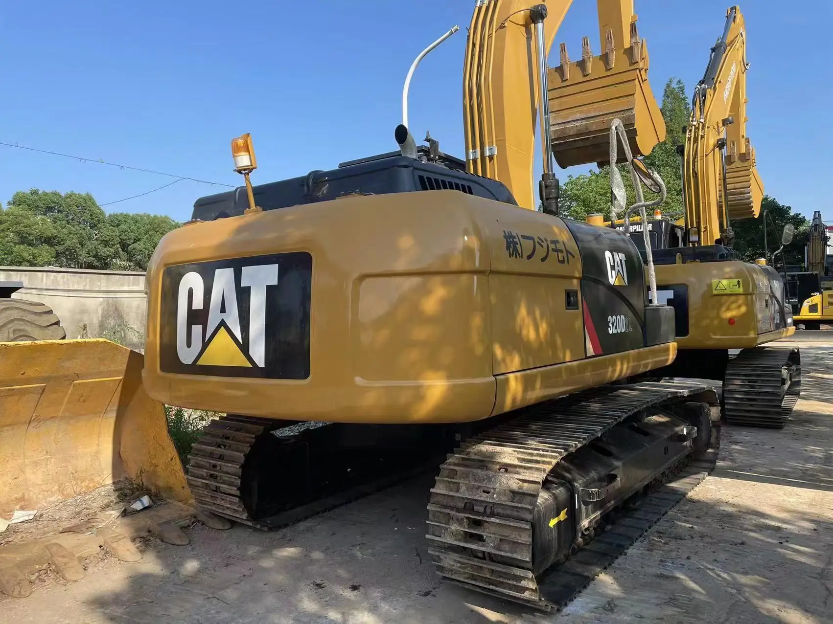 Low Price Crawler Excavator Caterpillar 320d2l Used Cat Excavator Cat