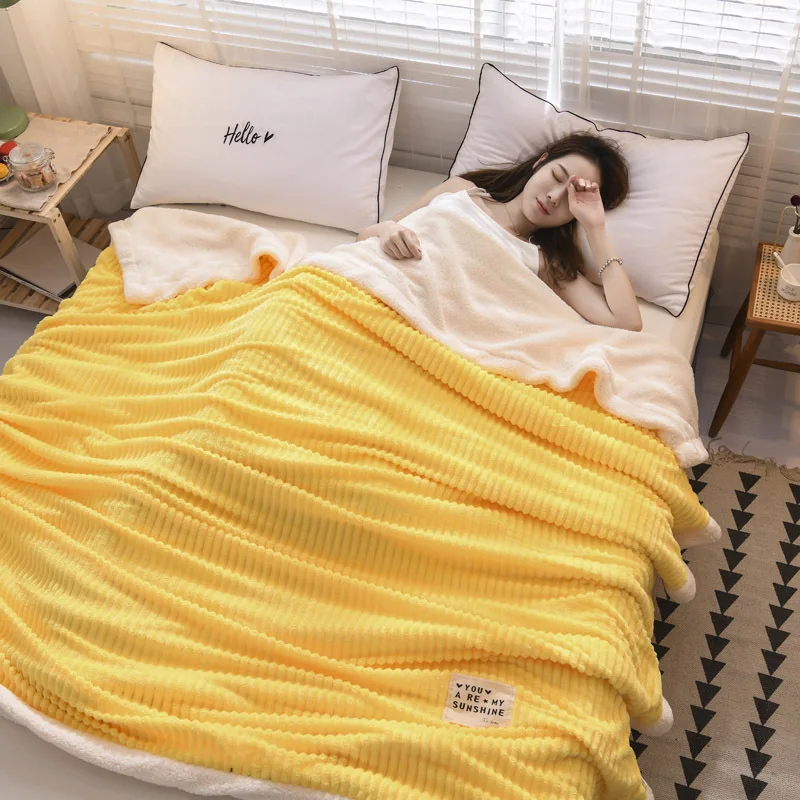 Электроплед beurer hd50. Согревающее покрывало. Термоодеяло спасательное track. Плюшевое одеяло. Согревающее покрывало.