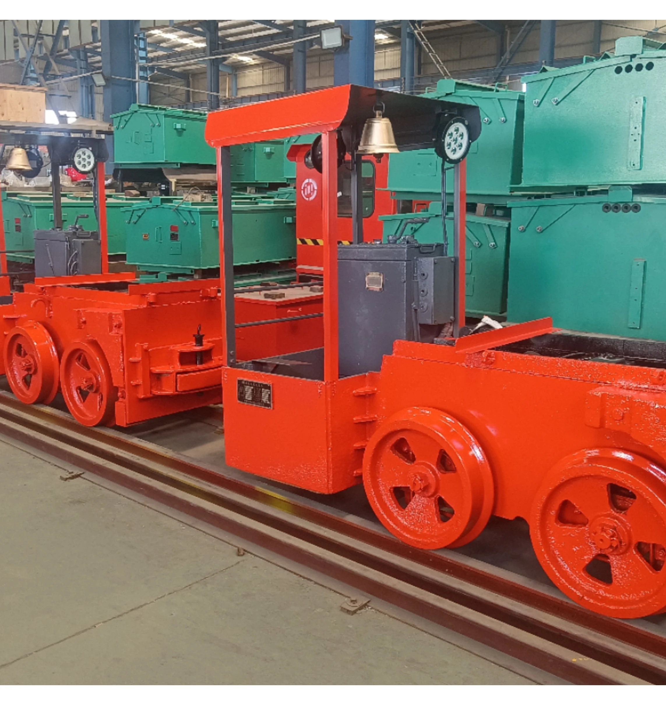 รถไฟฟ้าลากจูง 2.5 ตัน สำหรับการขนส่งในอุโมงค์เหมือง ออกแบบรางแคบ พร้อมชิ้นส่วนหลัก - ปั๊ม มอเตอร์ เครื่องยนต์ แบริ่ง