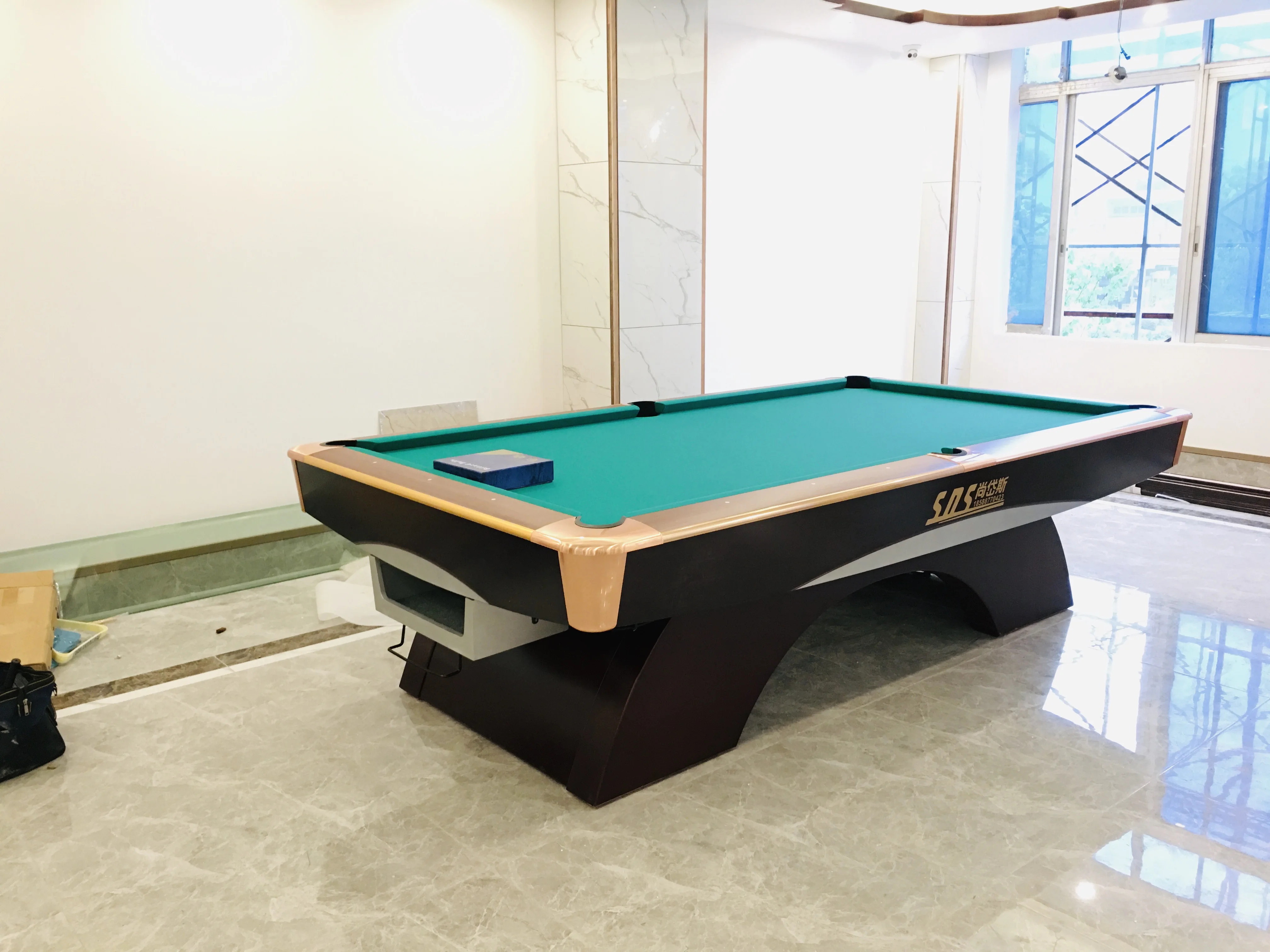 Modern American Style Billiards Pool Table With Snooker & Billiard