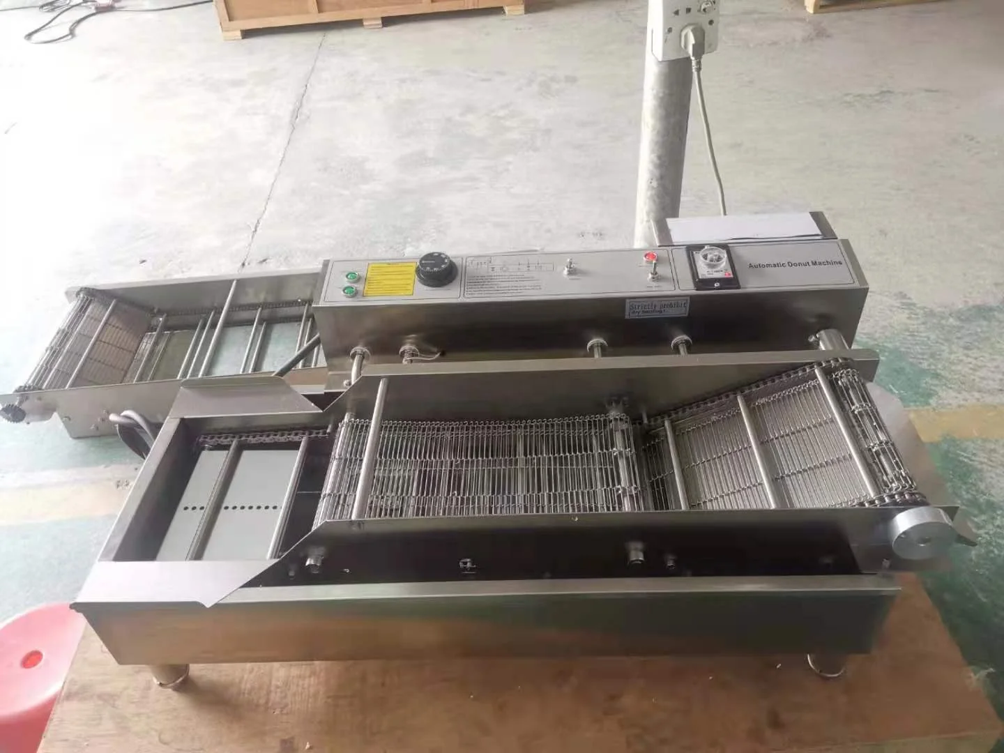 Automatic Continuous Snack Donut French Fries Frying Conveyor Belt Deep Fryer Machine