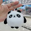 Panda gordo con ojos entrecerrados + cadena de cuentas - alto 8 cm