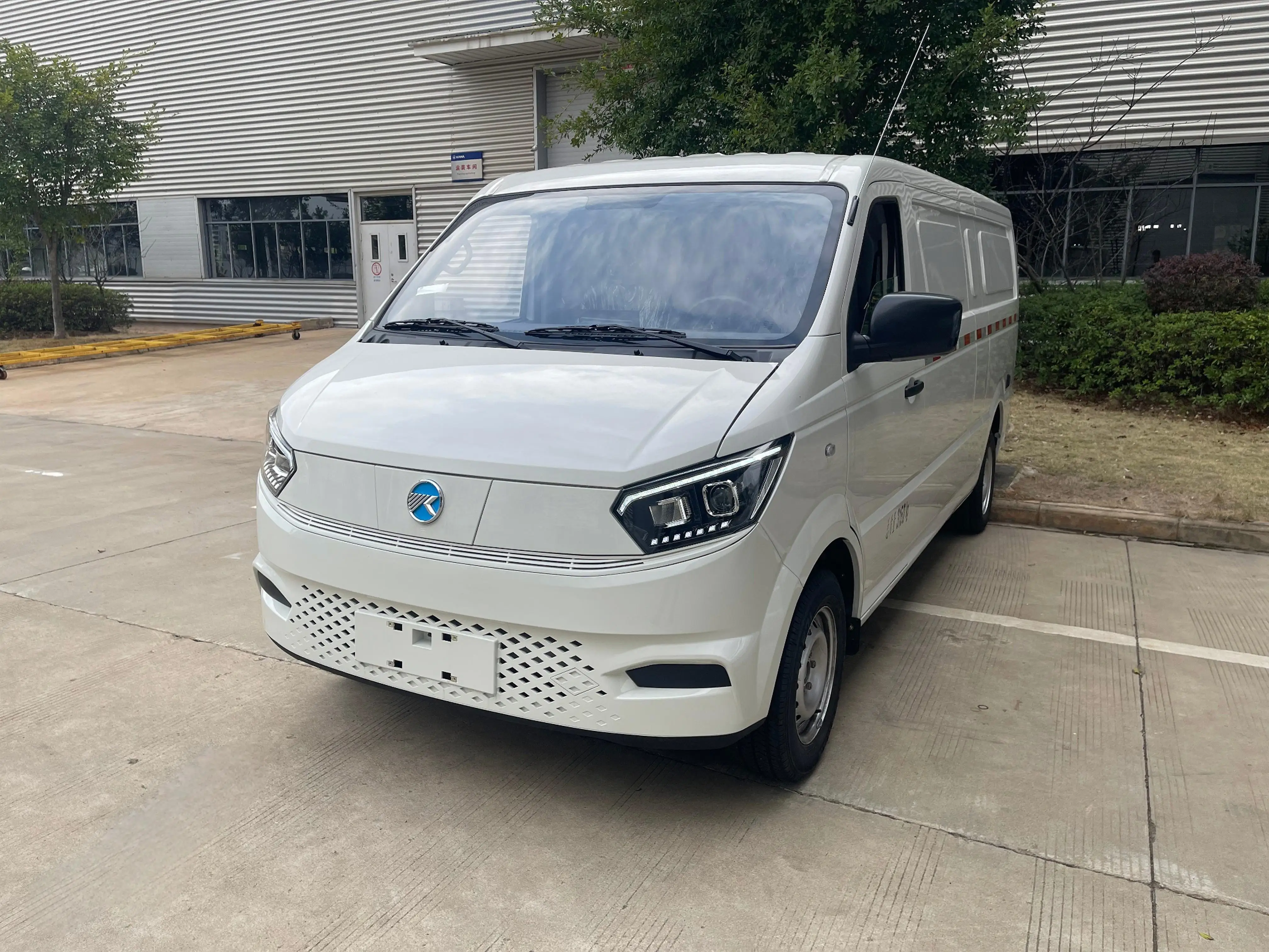 KAMA LHD Electric Mini Bus 11–14 Seats | 300km Range EV Passenger Van for Shuttle & Fleet Use