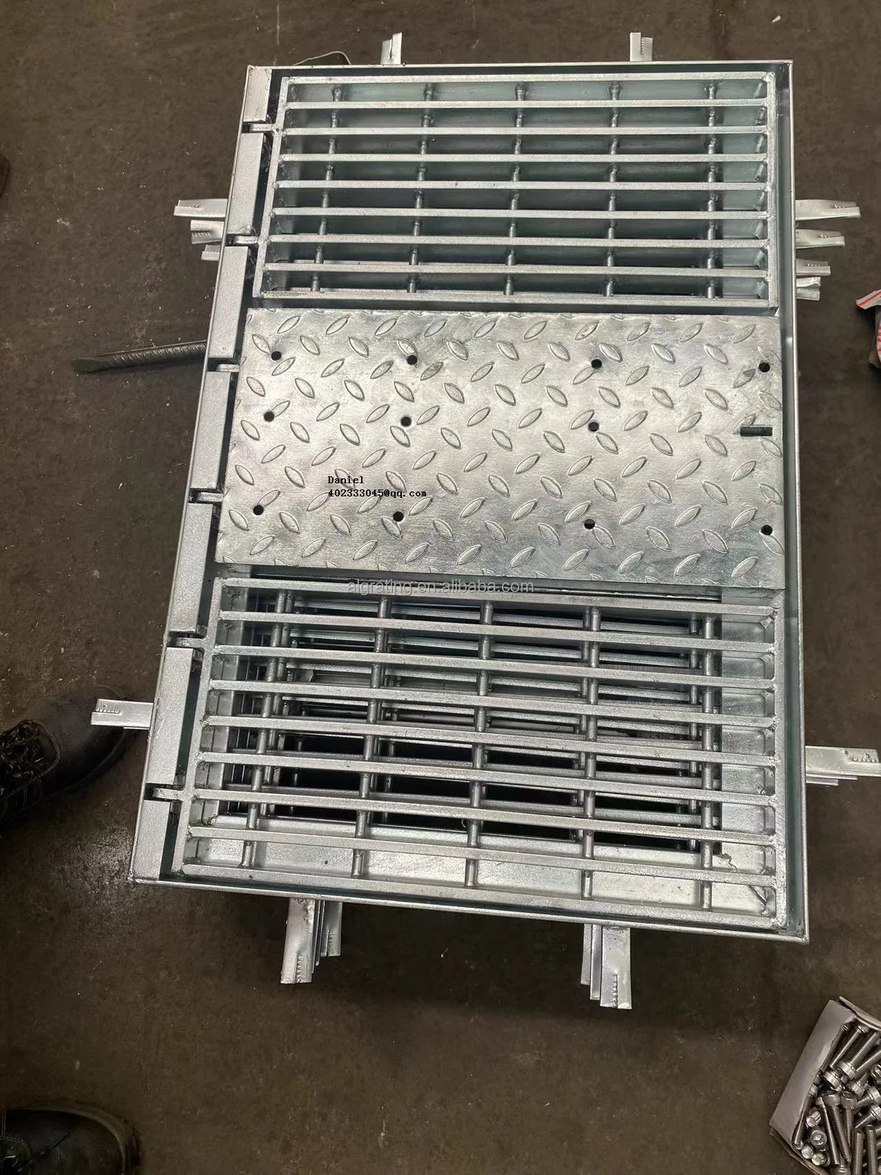 Singapore Lta Hdb Drainage Vehicular Grating With Chequer Plate - Buy ...