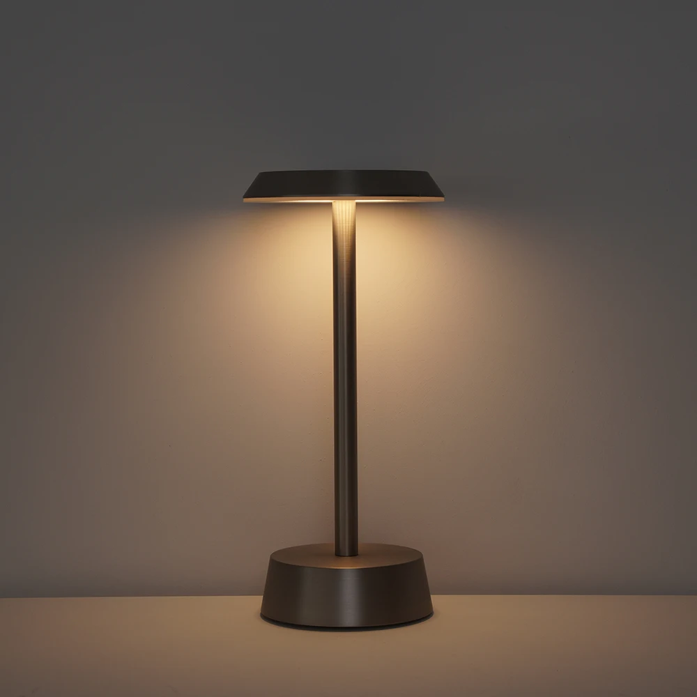 Nordic Cordless Lamp Table Design Hotel Restaurant Metal Rechargeable Led Table Lamp with Charging Base