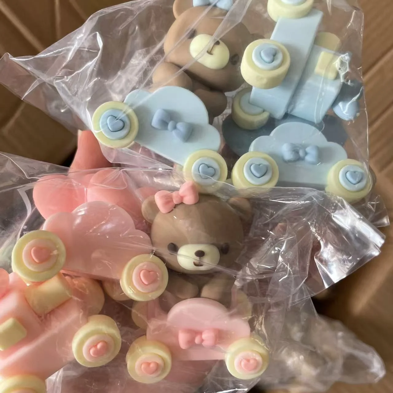 Topper Per Torta Fai Da Te Con Orsetti In Argilla Polimerica: Rosa E Blu Con Palline, Per Baby Shower - 3