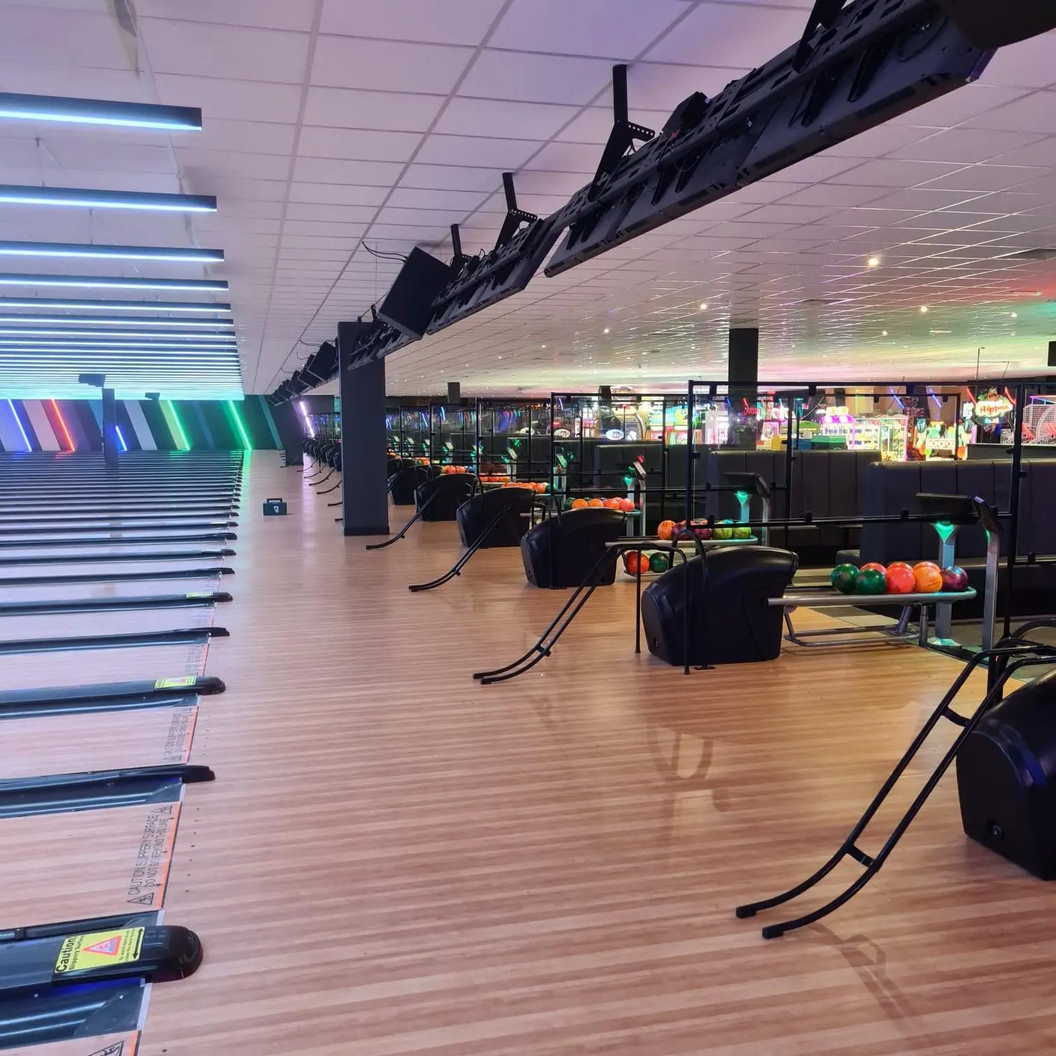 New Bowling Alley Entertainment Equipment String pinsetter machine synthetic lane bumper LED strip glow in dark panels