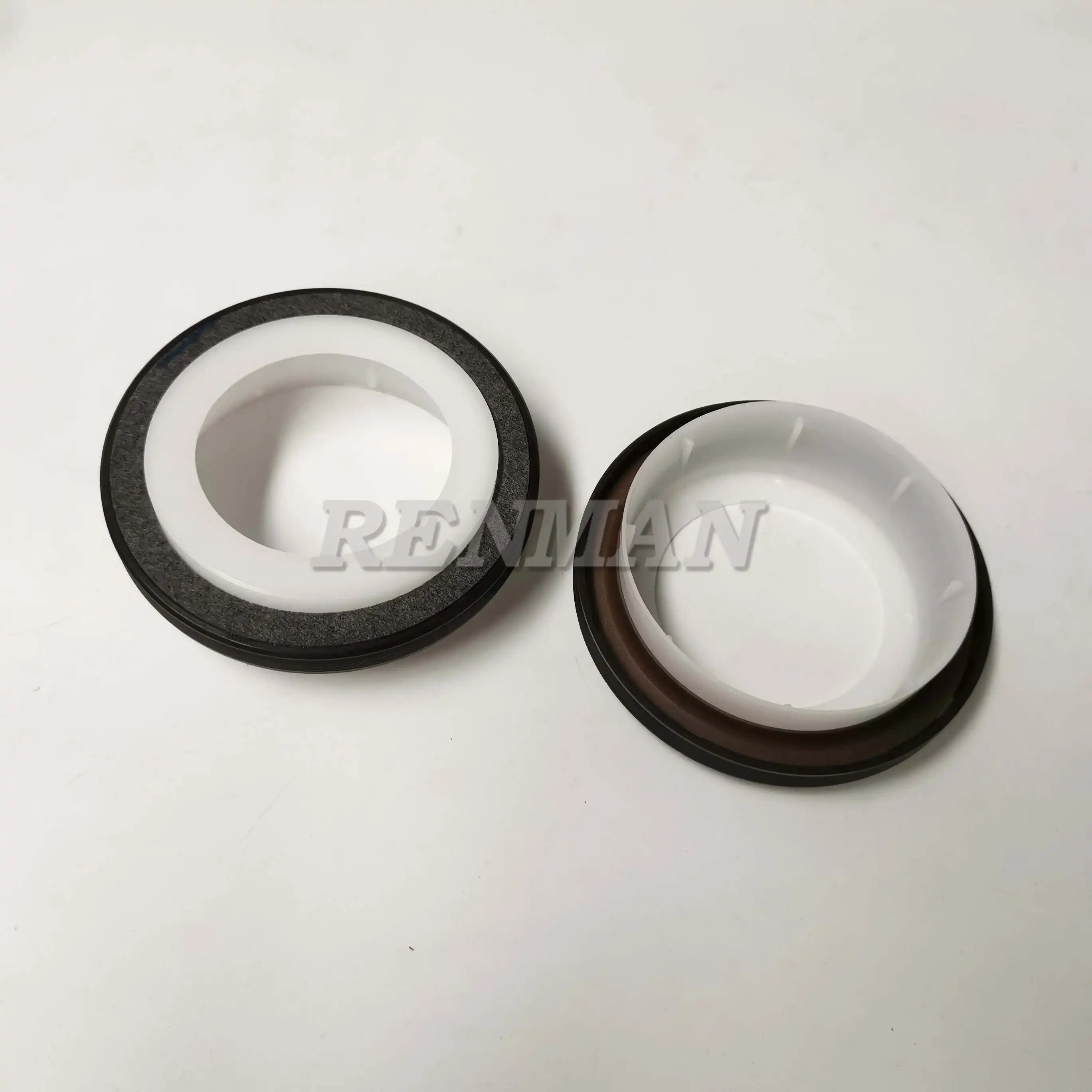 L375 6CT 6L ISLE Cummins Engine Parts Spare Parts Crankshaft Rear Oil Seal 3968562