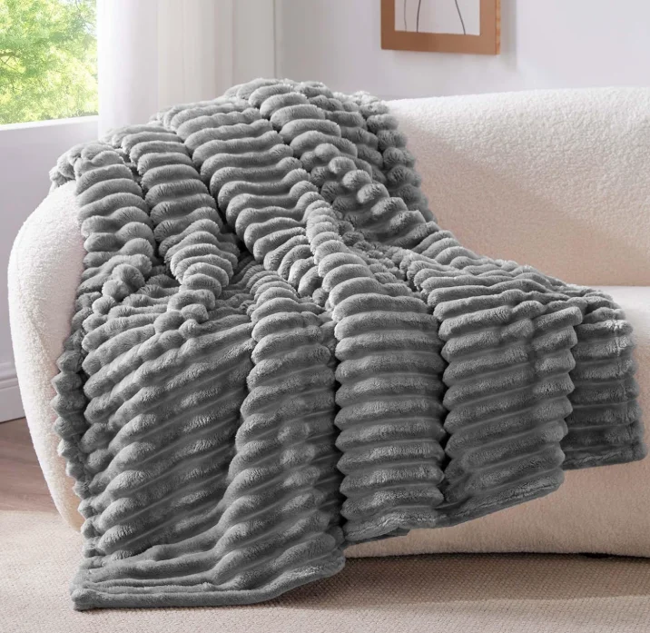 Hot Selling Warm Light Weight Grey Fleece Blanket for Home Hotel Travel Airplane Couch Bed Use With Custom Size